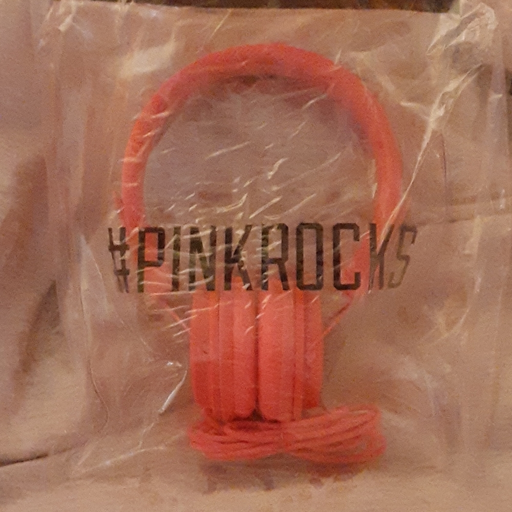 Vs pink headphones